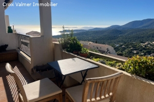 TRÈS BEL APPARTEMENT DE 2 PIÈCES AVEC SPLENDIDE VUE SUR MER